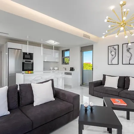 Panorama Luxury Penthouse *